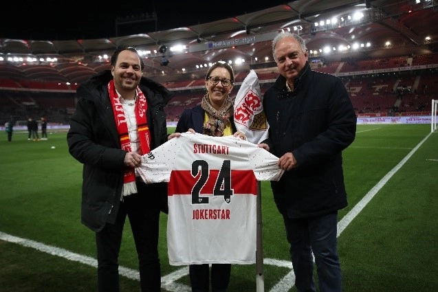 Hansi Müller Jokerstar Jürgen Kling Anna Kösler Trikotübergabe VfB Stuttgart